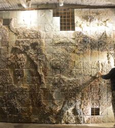 Bologna, die Basilika von San Petronio wird mit Joan Crous zum ersten Mal für weltliche zeitgenössische Kunst geöffnet 